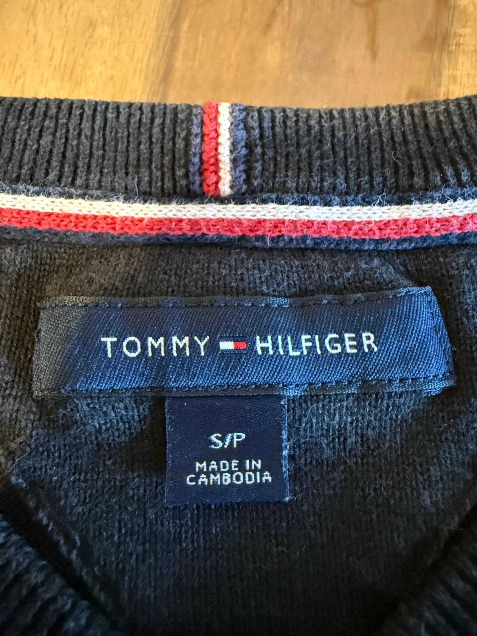 Pull Tommy Hilfiger Homme S Noir – Col V – Logo bordado – Muy buen estado – photo 3